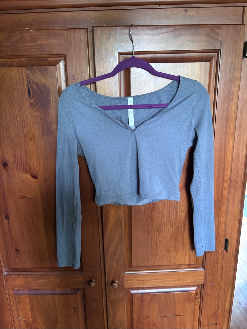 lululemon athletica Long Sleeve Cropped V-Neck Top in Gray